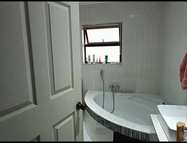 4 BEDROOM HOUSE FOR SALE IN DARLING